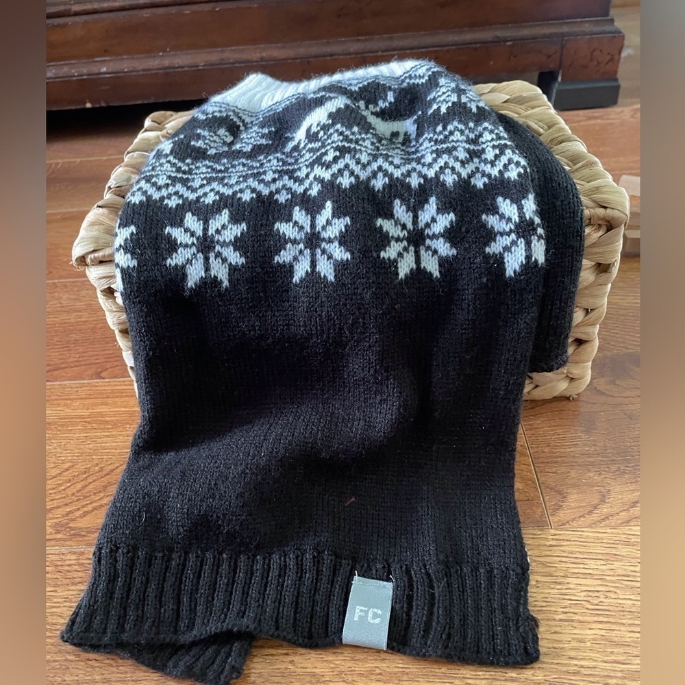 NWOT Free Country black holiday sweater for Dogs